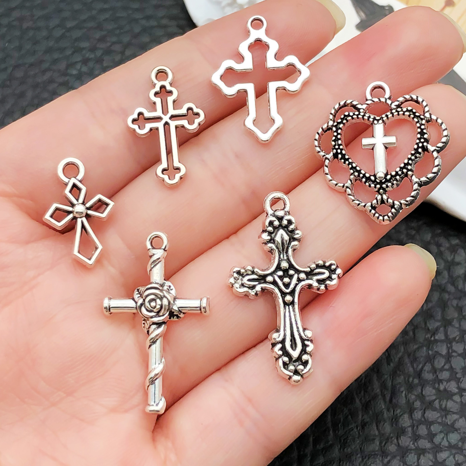 52개 모듬 크로스 펜던트(앤티크 실버/블랙) - 고딕 - Ethnic Fashion Accessories 리뷰 및 가격