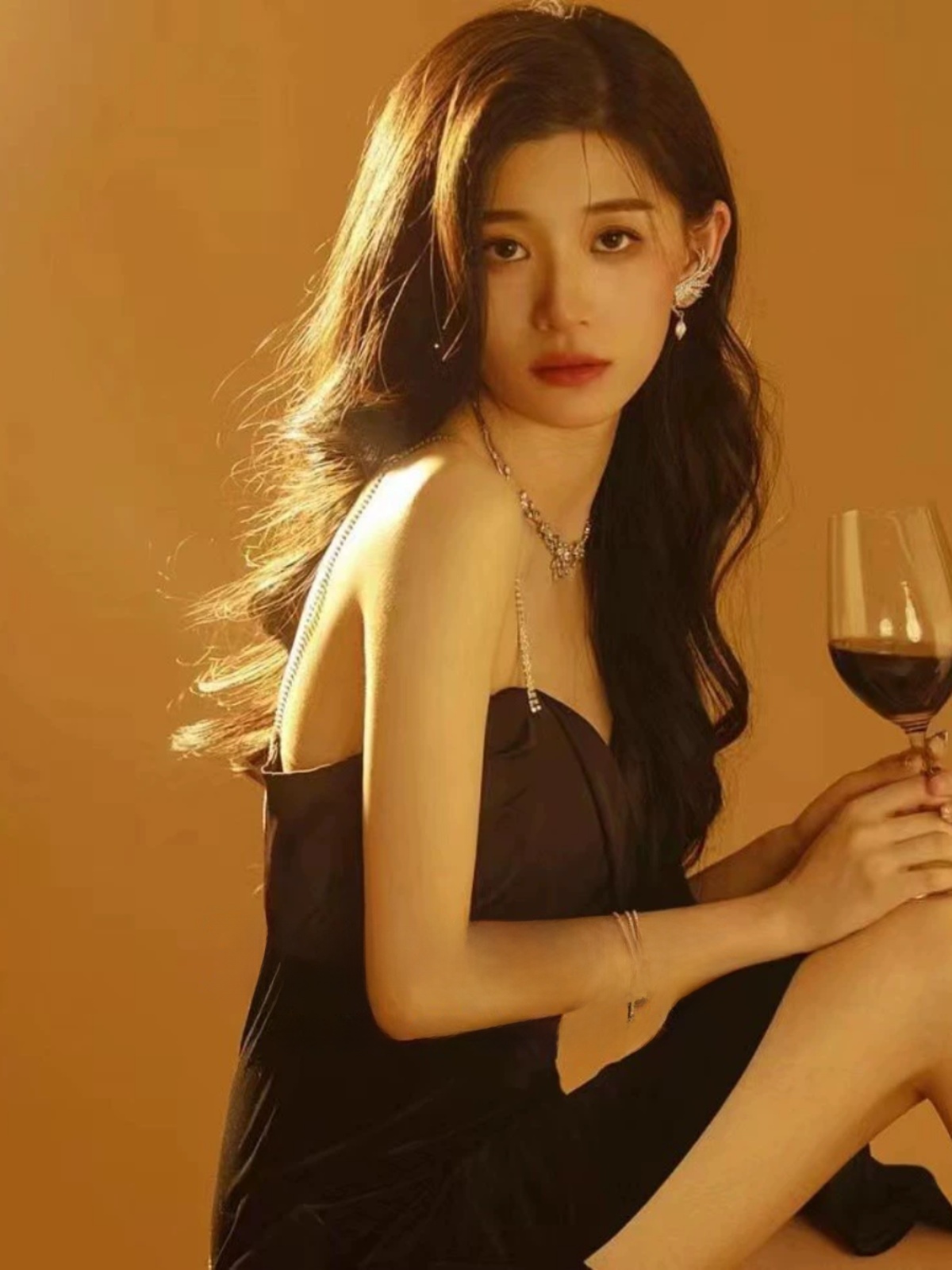 섹시한 백리스 스트랩 드레스 사진 스튜디오 테마 여성  - Ethnic Fashion Photography 리뷰 및 가격